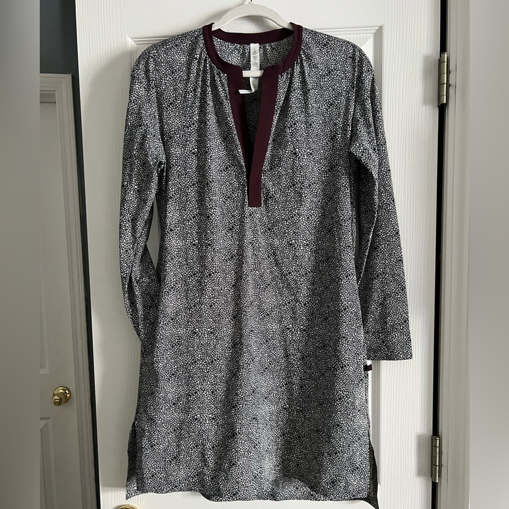 LULULEMON floral detail dress with POCKETS!